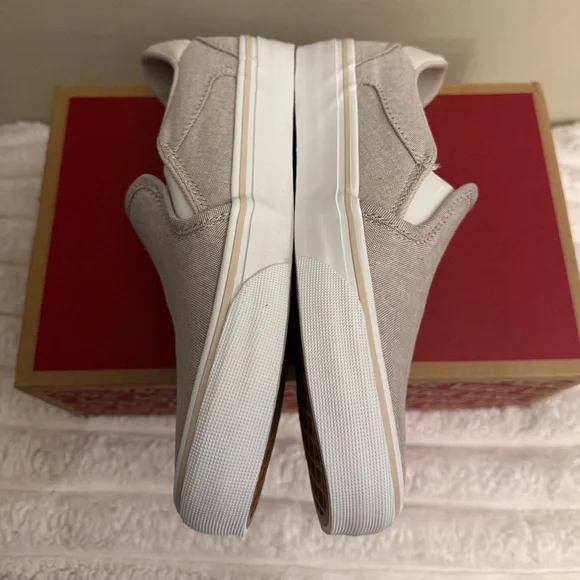 Vans Tan Sneakers Classic Low-Top Design Size - 7 Women’s / 5.5 Men’s - Picture 5 of 12
